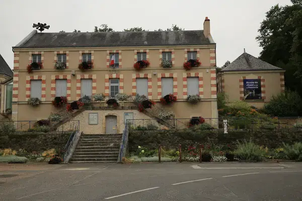 Le Monte-Escalier Installation monte-escalier Villaines-les-Rochers